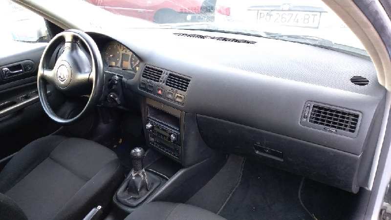 Volkswagen Bora (1J2) del que se desmontó esta pieza