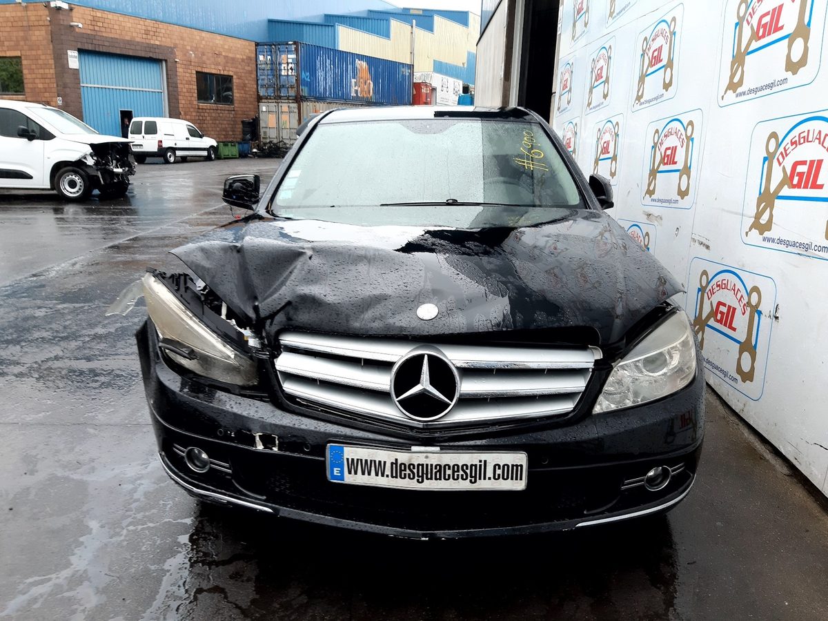 Mercedes-Benz Clase C (W204) del que se desmontó esta pieza