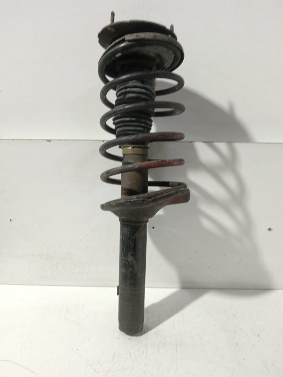 Amortiguador Delantero Der/Izq Peugeot 205 Berlina 1983-1998 1,1 1.1L 44kW 5608526380
