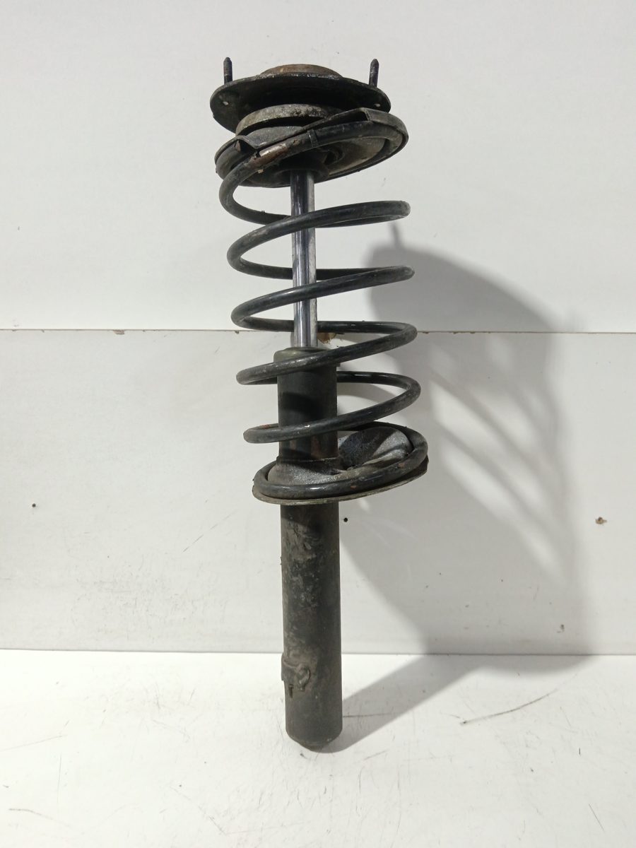Amortiguador Delantero Der/Izq Peugeot 205 Berlina 1983-1998 1,1 1.1L 44kW 5608526380