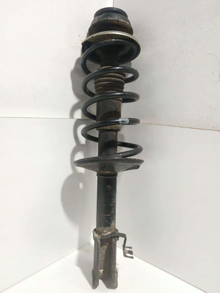 Amortiguador Delantero Der/Izq Renault Sandero 2008-2013 Ambiance 1.4L 55kW 8200807029
