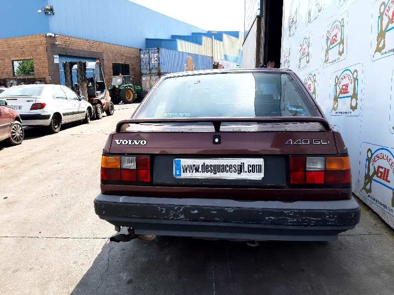 Volvo Serie 440 del que se desmontó esta pieza