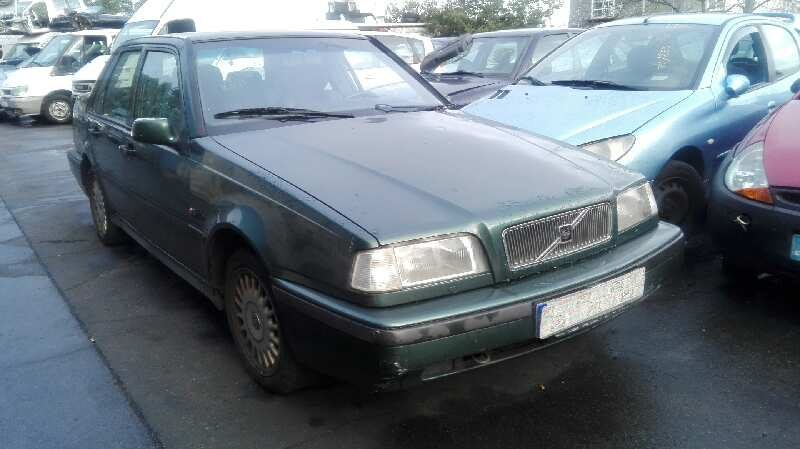 Volvo Serie 460 del que se desmontó esta pieza