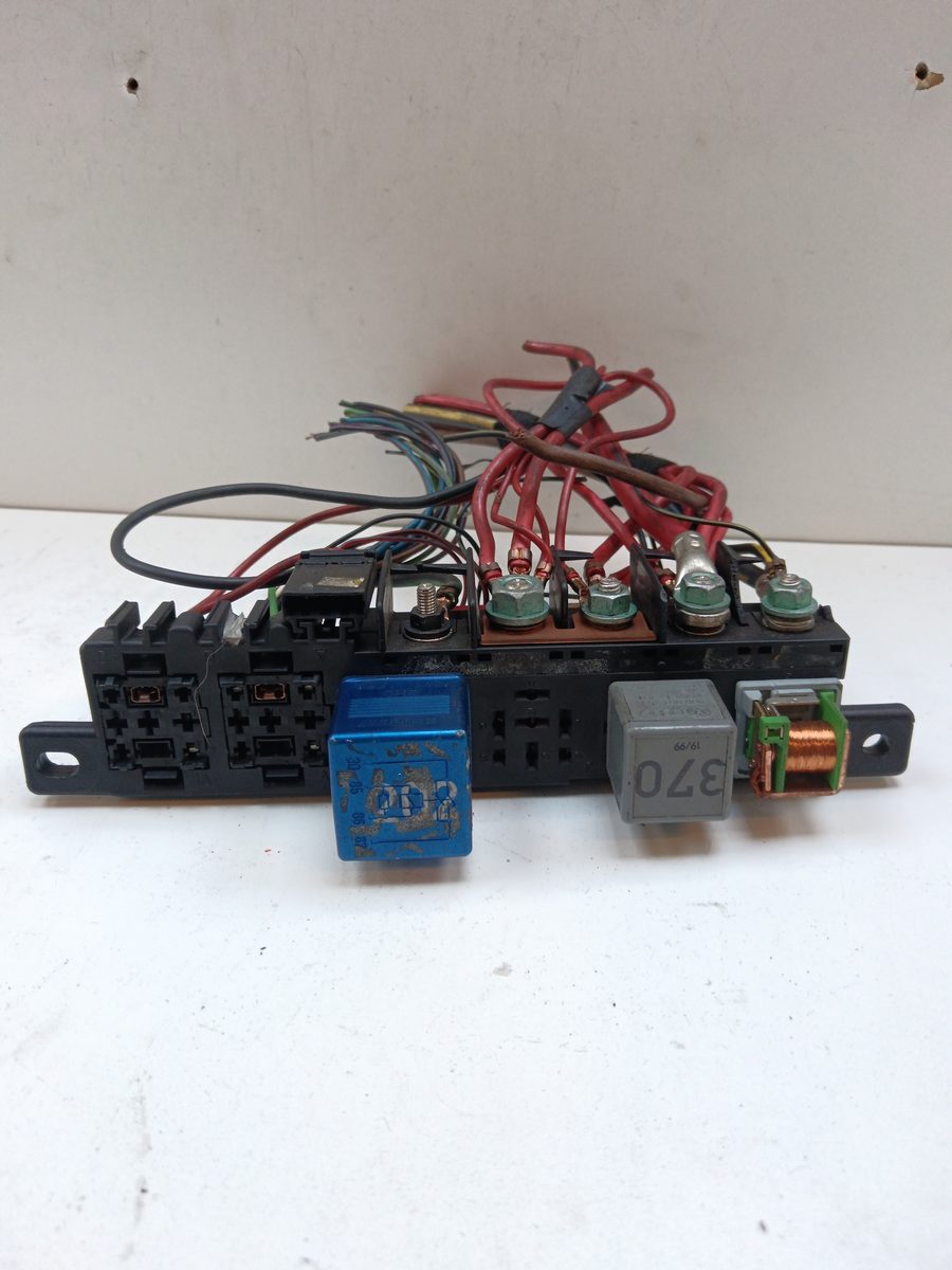 Caja Reles / Fusibles Audi A4 Berlina (B5) 1999-2000 1.8 T 1.8L 110kW 8L0941822A