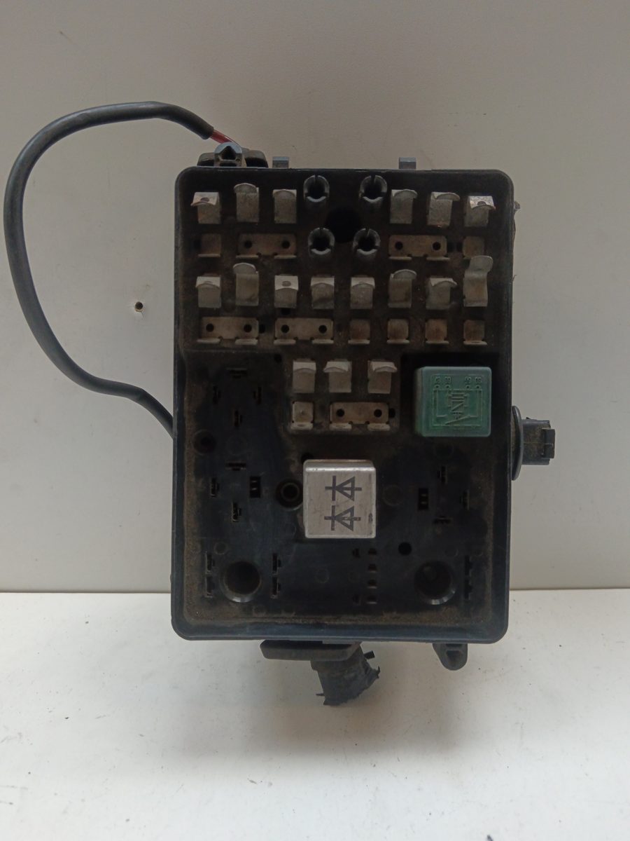 Caja Reles / Fusibles BMW Serie 3 Berlina (E30) 1982-Actualidad 324td 13801759E34355
