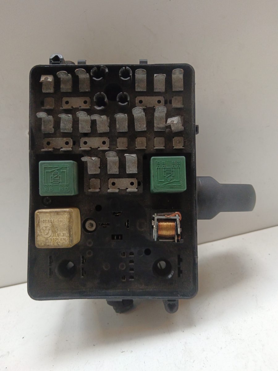 Caja Reles / Fusibles BMW Serie 3 Berlina (E30) 1982-Actualidad 324td 1381759E34355