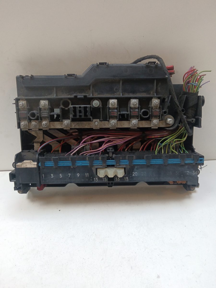 Caja Reles / Fusibles BMW Serie 3 Berlina (E46) 1998-2006 320d 2.0L 100kW 8364530