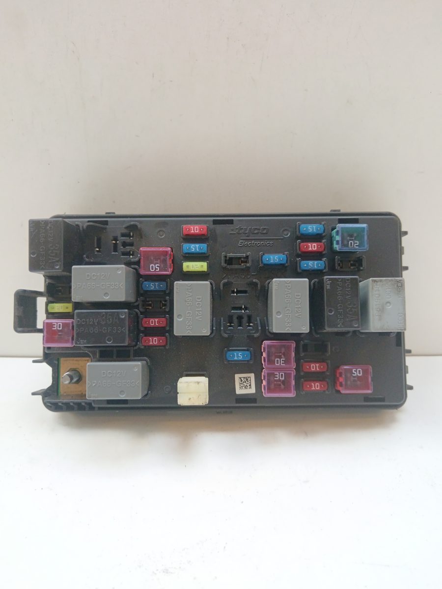Caja Reles / Fusibles Chevrolet Aveo 2006-2012 LS 1.4L 74kW 7121PGHC190049