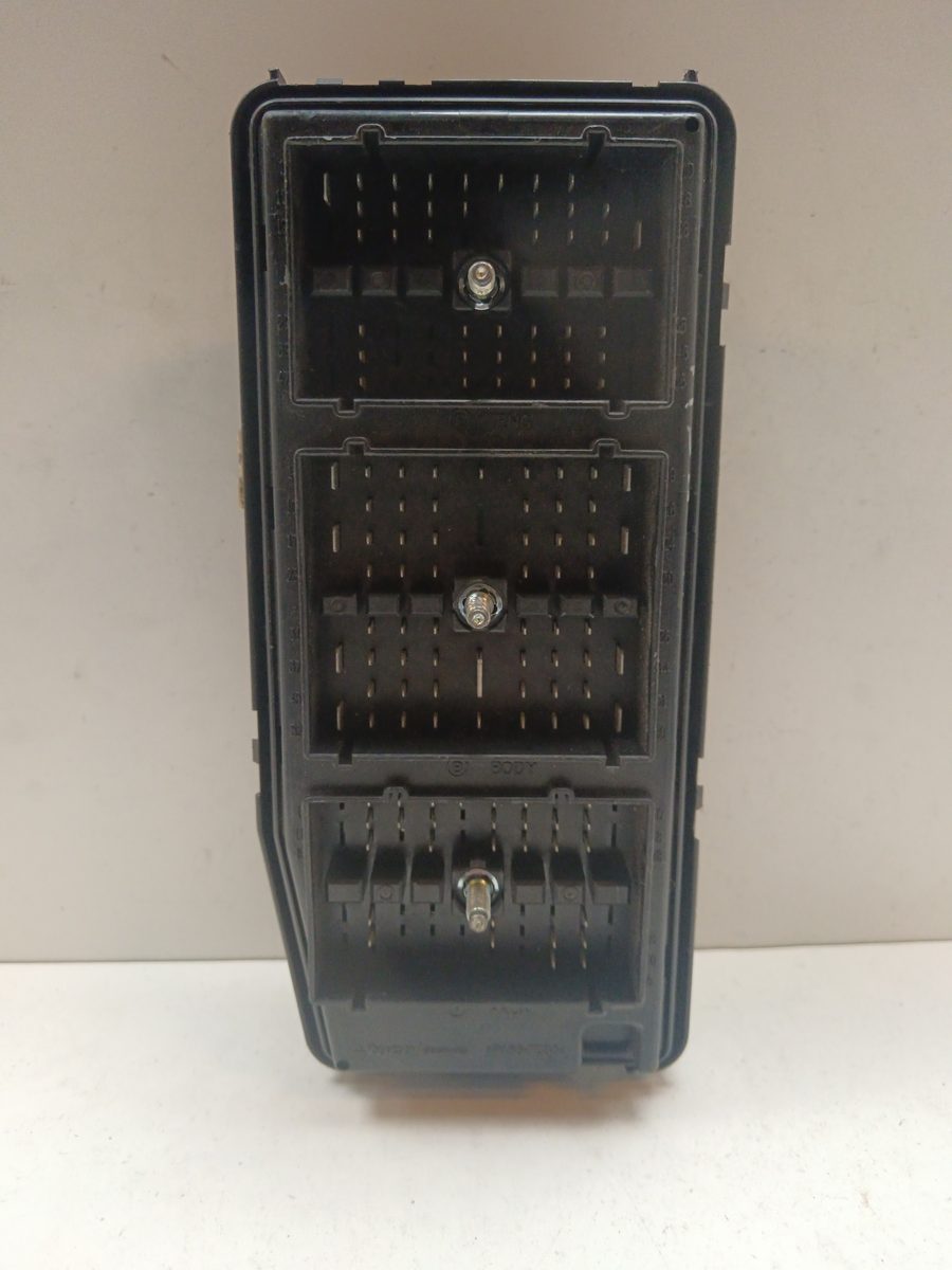 Caja Reles / Fusibles Chevrolet Aveo 2006-2012 LT 1.4L 69kW PA66TD30