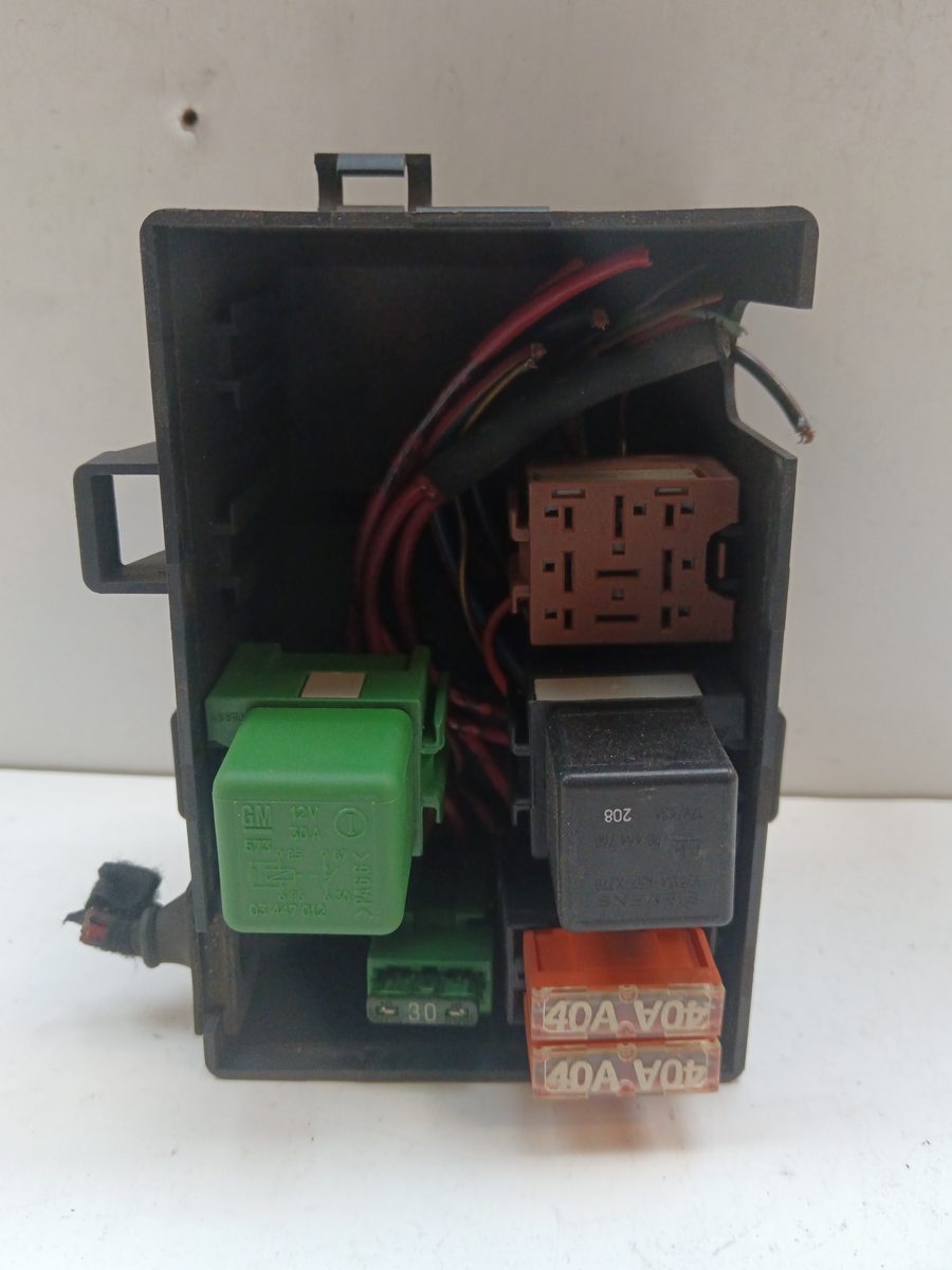 Caja Reles / Fusibles Chevrolet Zafira A 1999-2005 2.0 DTI 2.0L 74kW 90560119