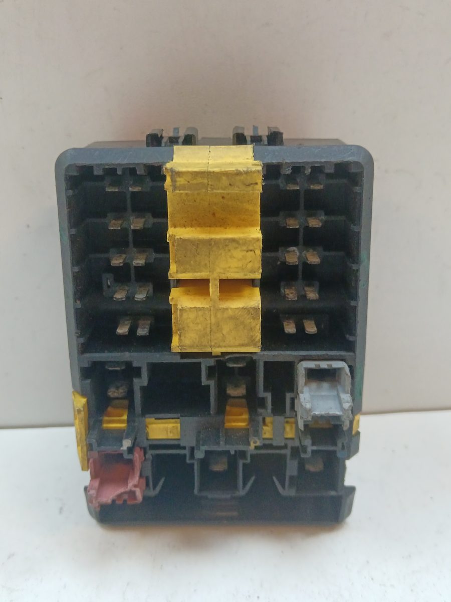 Caja Reles / Fusibles Citroën Saxo 1999-2004 1.5 D SX 1.5L 42kW PA66B2013