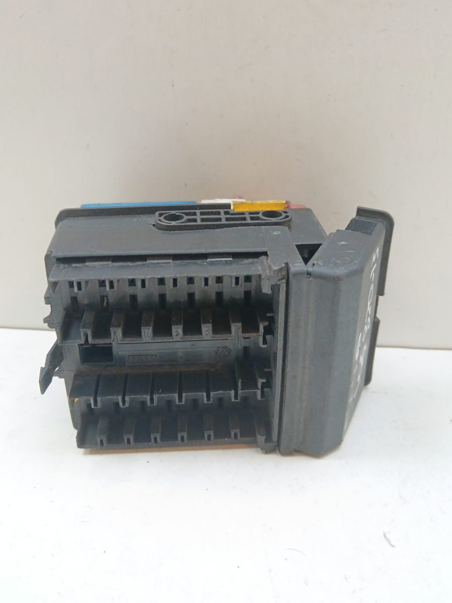 Caja Reles / Fusibles Citroën Saxo 1999-2004 1.5 D Furio 1.5L 42kW PA66B2013