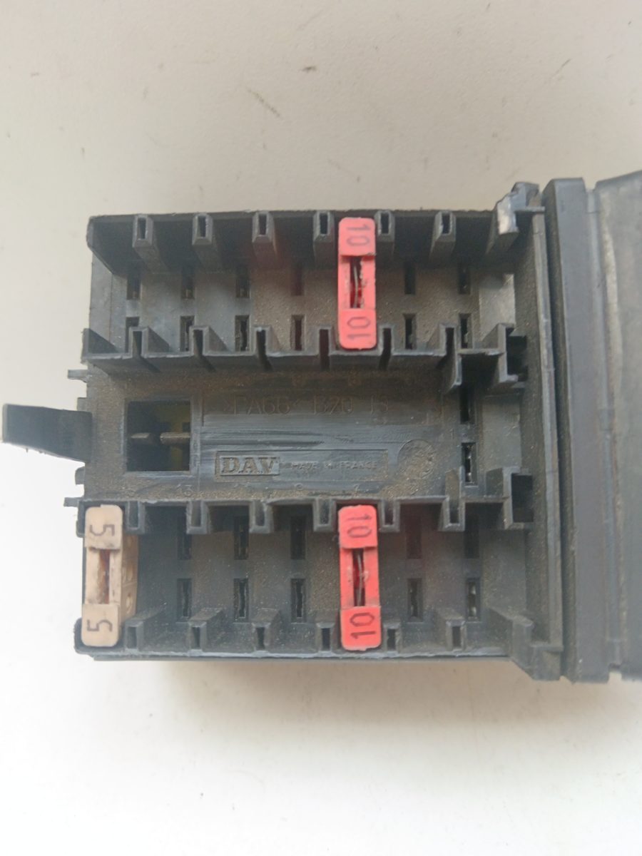 Caja Reles / Fusibles Citroën Saxo 1999-2004 1.5 D SX 1.5L 42kW PA66B2013