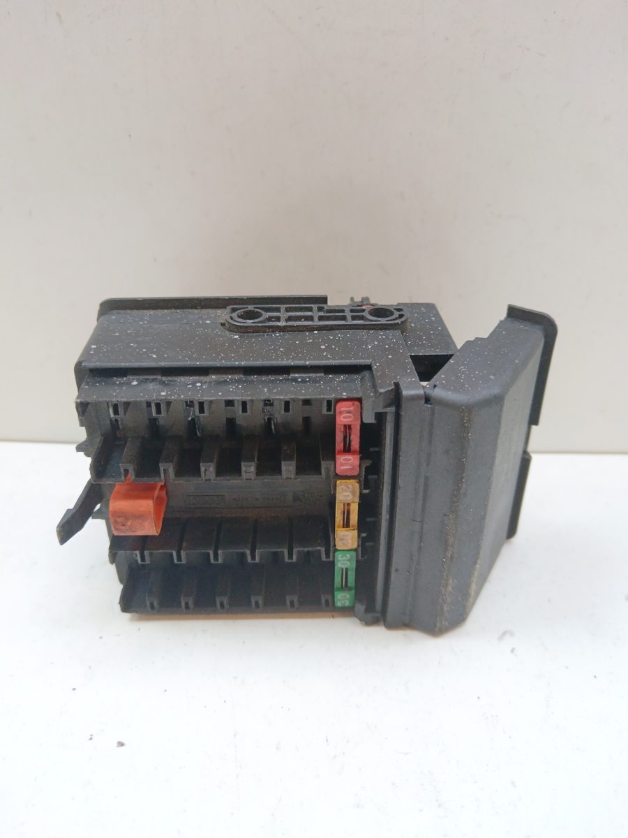 Caja Reles / Fusibles Citroën Xsara Berlina 1997-2005 1.9D Tonic 1.9L 51kW PA66B2013