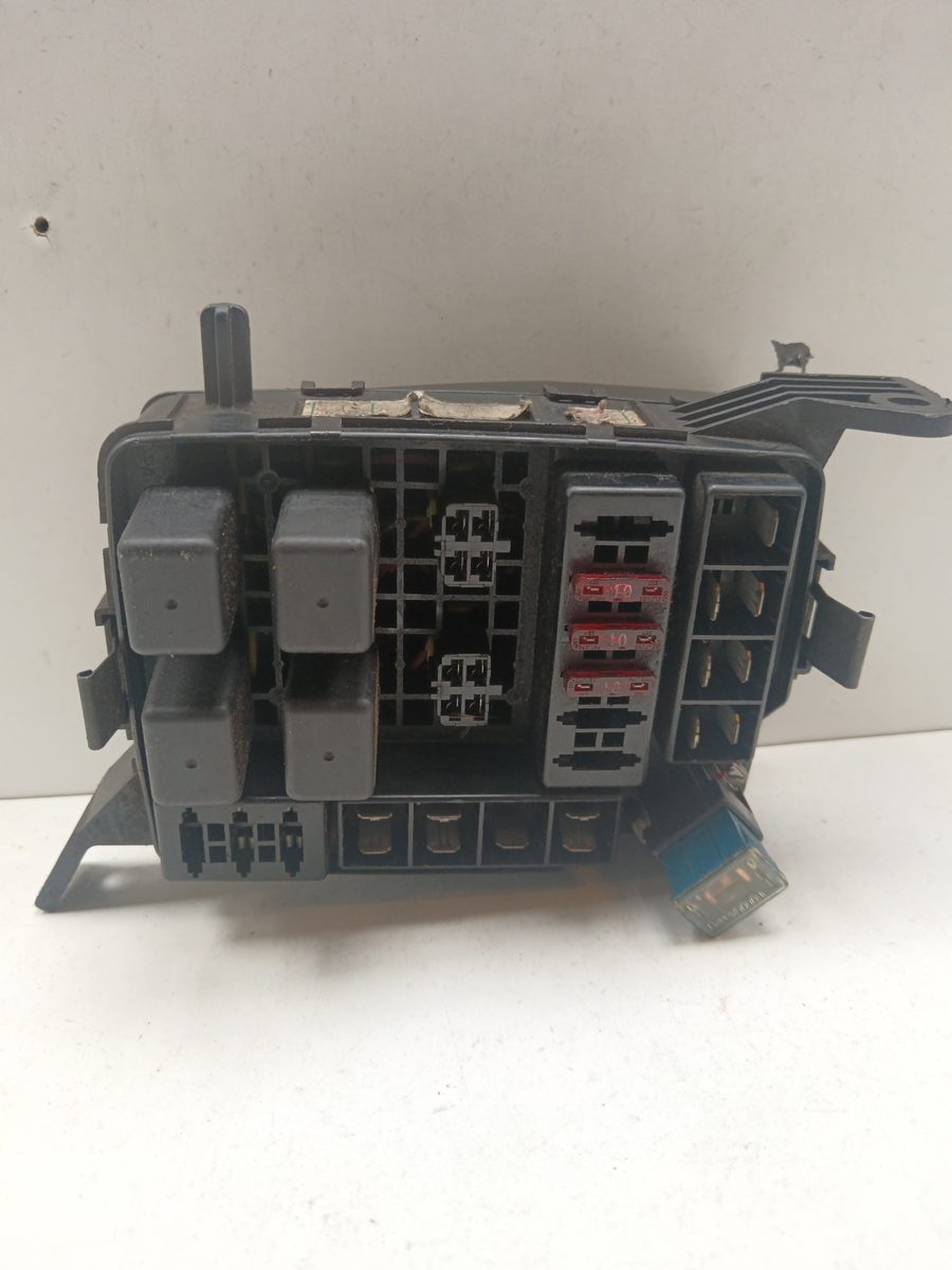 Caja Reles / Fusibles Hyundai Accent (MC) 2006-2010 GL 1.4L 71kW 9120822411