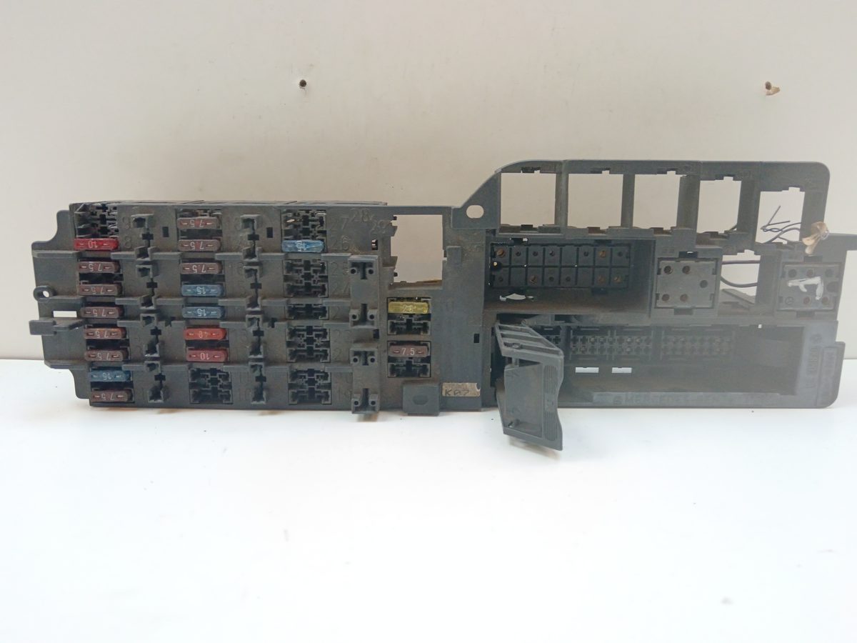 Caja Reles / Fusibles Mercedes-Benz Clase C (W202) Berlina 1993-2000 2025455240