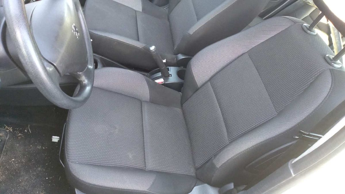 Peugeot 207 CC del que se desmontó esta pieza