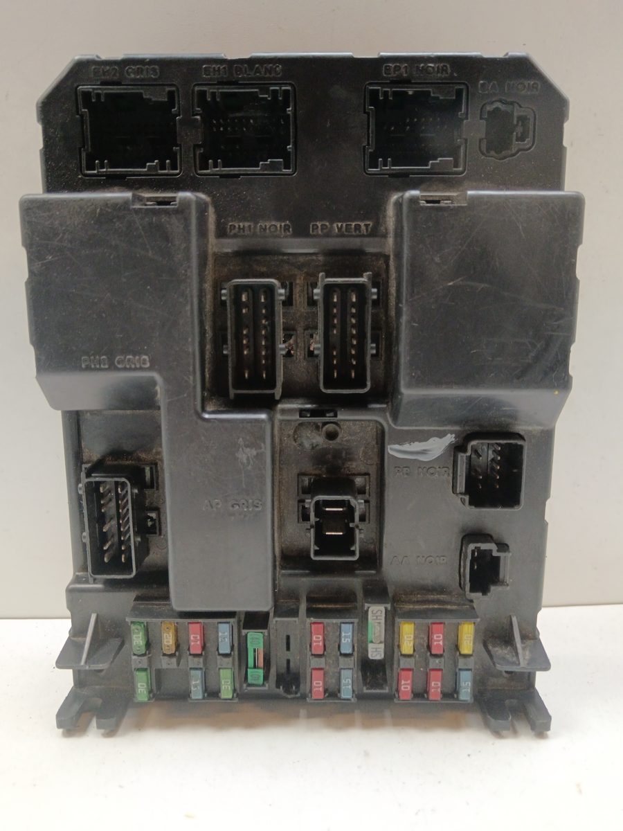 Caja Reles / Fusibles / Modulo Bsi Peugeot 307 (S1) 2001-2005 XR 2.0L 79kW 9651197680