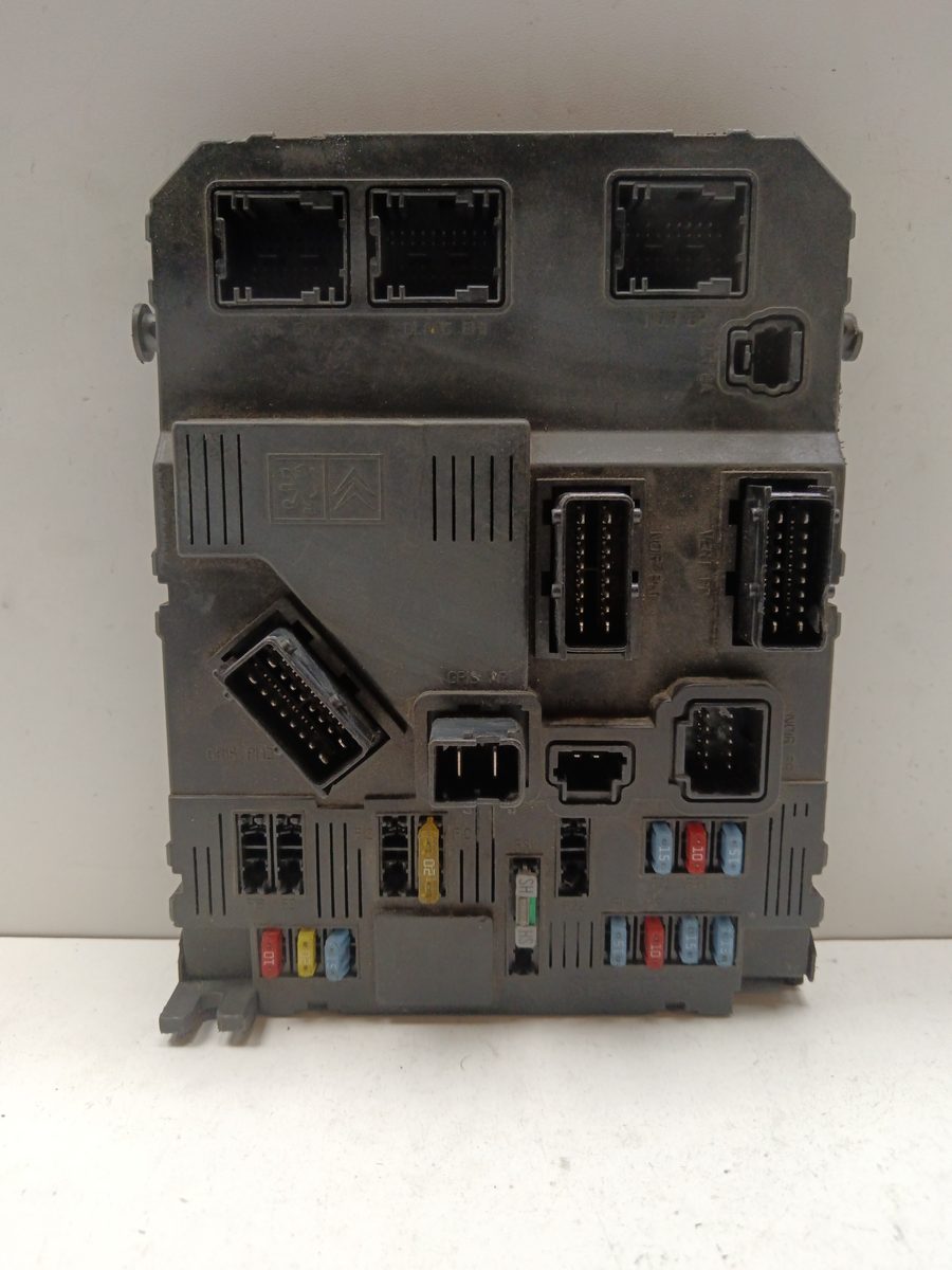 Caja Reles / Fusibles / Modulo Bsi Peugeot 407 Sw 2004-2011 ST Sport 2.0L 100kW S120104700