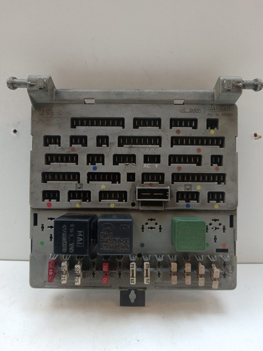 Caja Reles / Fusibles Peugeot 205 Berlina 1983-1998 1.8 D Generation 1.8L 43kW