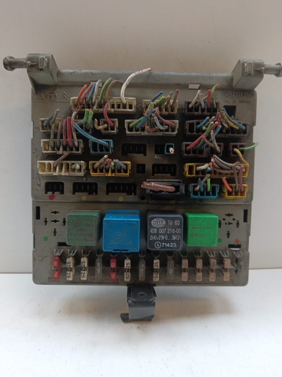 Caja Reles / Fusibles Peugeot 205 Berlina 1983-1998 1.3 CC