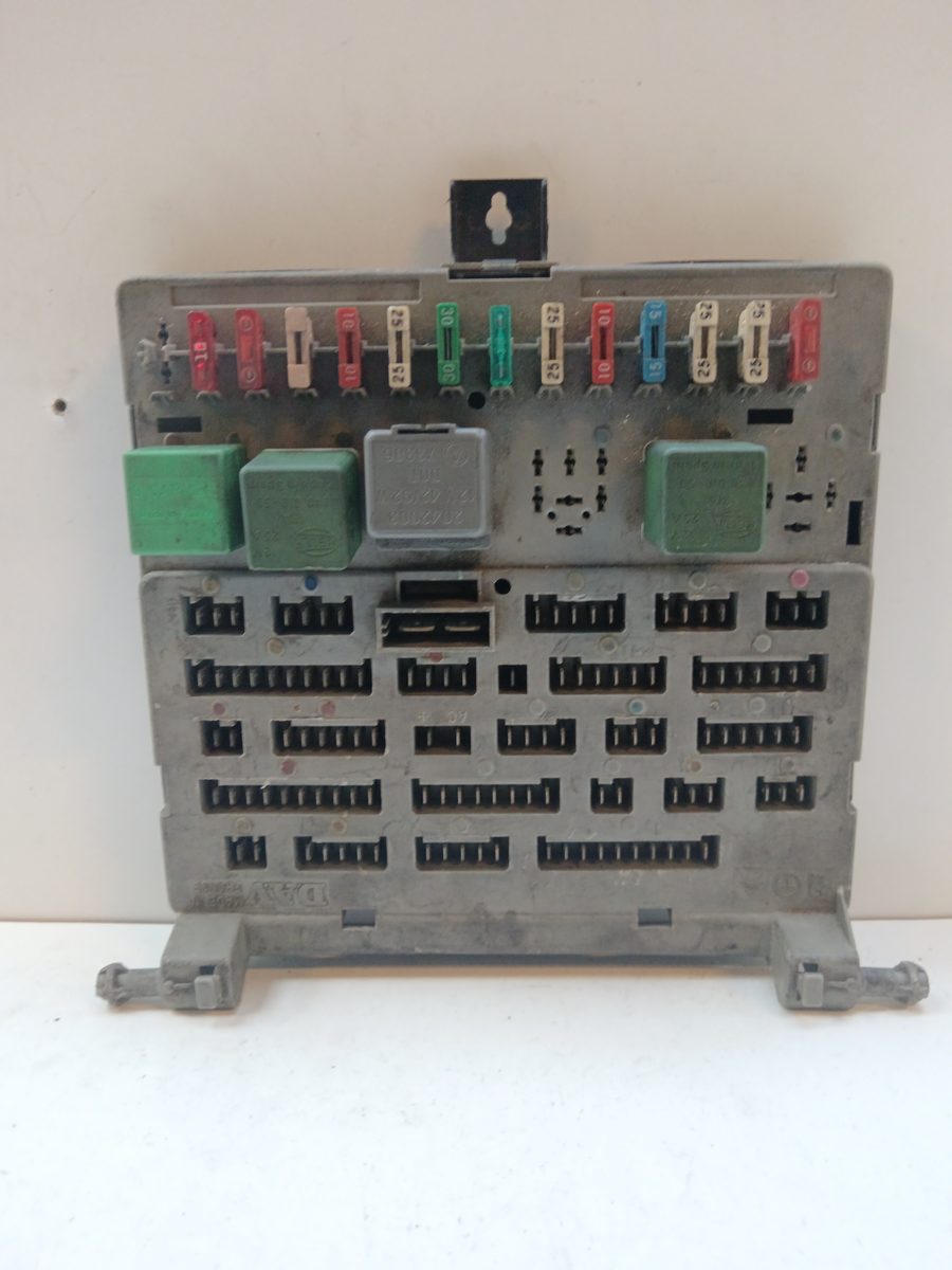 Caja Reles / Fusibles Peugeot 205 Berlina 1983-1998 XAD / XAD Multi 1.8L 44kW