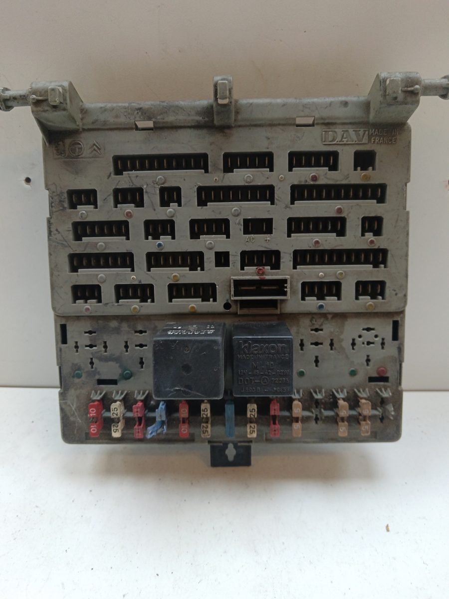 Caja Reles / Fusibles Peugeot 205 Berlina 1983-1998 XAD / XAD Multi 1.8L 44kW