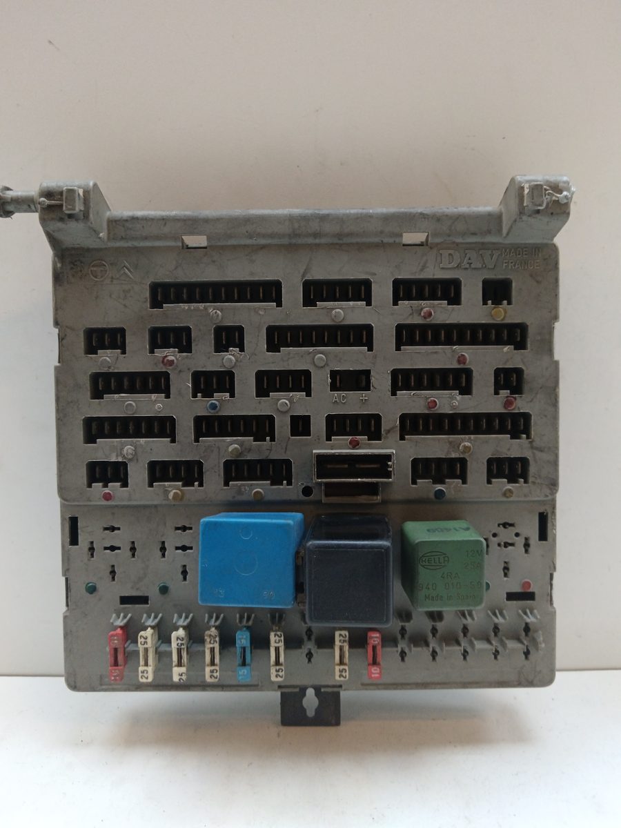 Caja Reles / Fusibles Peugeot 205 Berlina 1983-1998 GENERATION