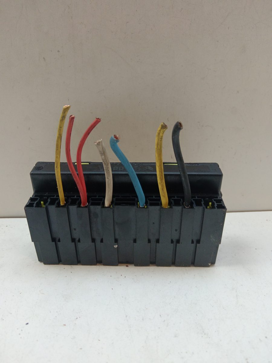 Caja Reles / Fusibles Peugeot Partner (S1) 1996-2002 Break 1.9L 51kW 9636079380