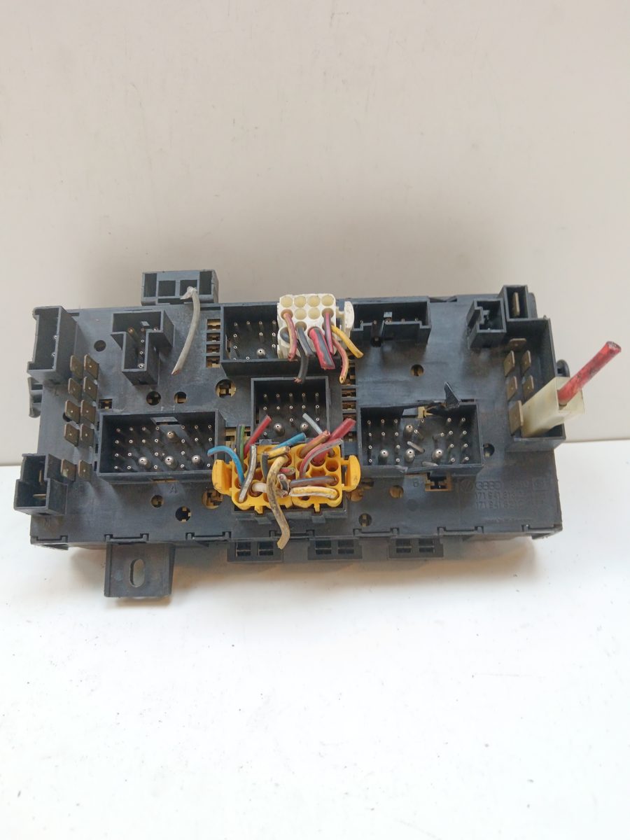 Caja Reles / Fusibles Volkswagen Golf Ii (191/193) 1983-Actualidad * 171941814D