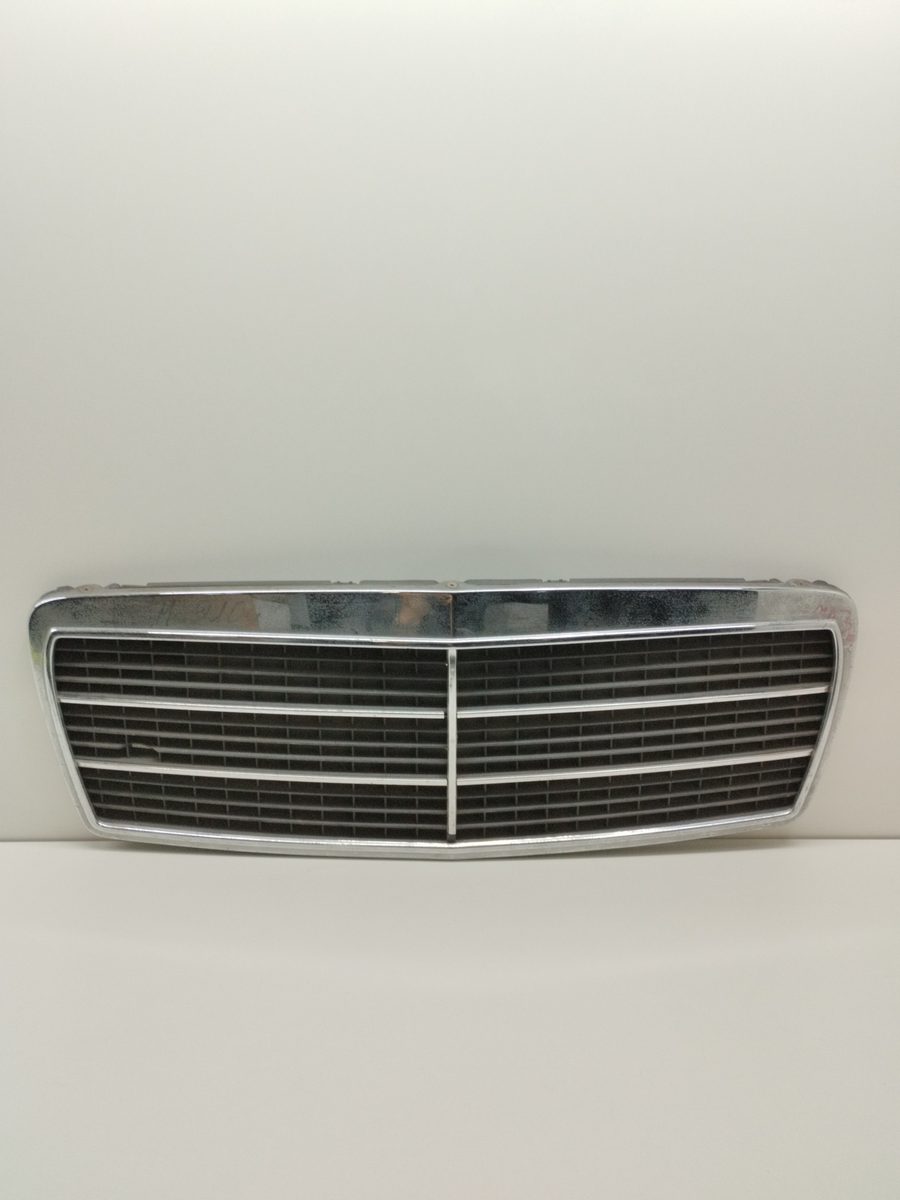 Careta Mercedes-Benz Clase E (W210) Berlina 1995-2002 2108880023