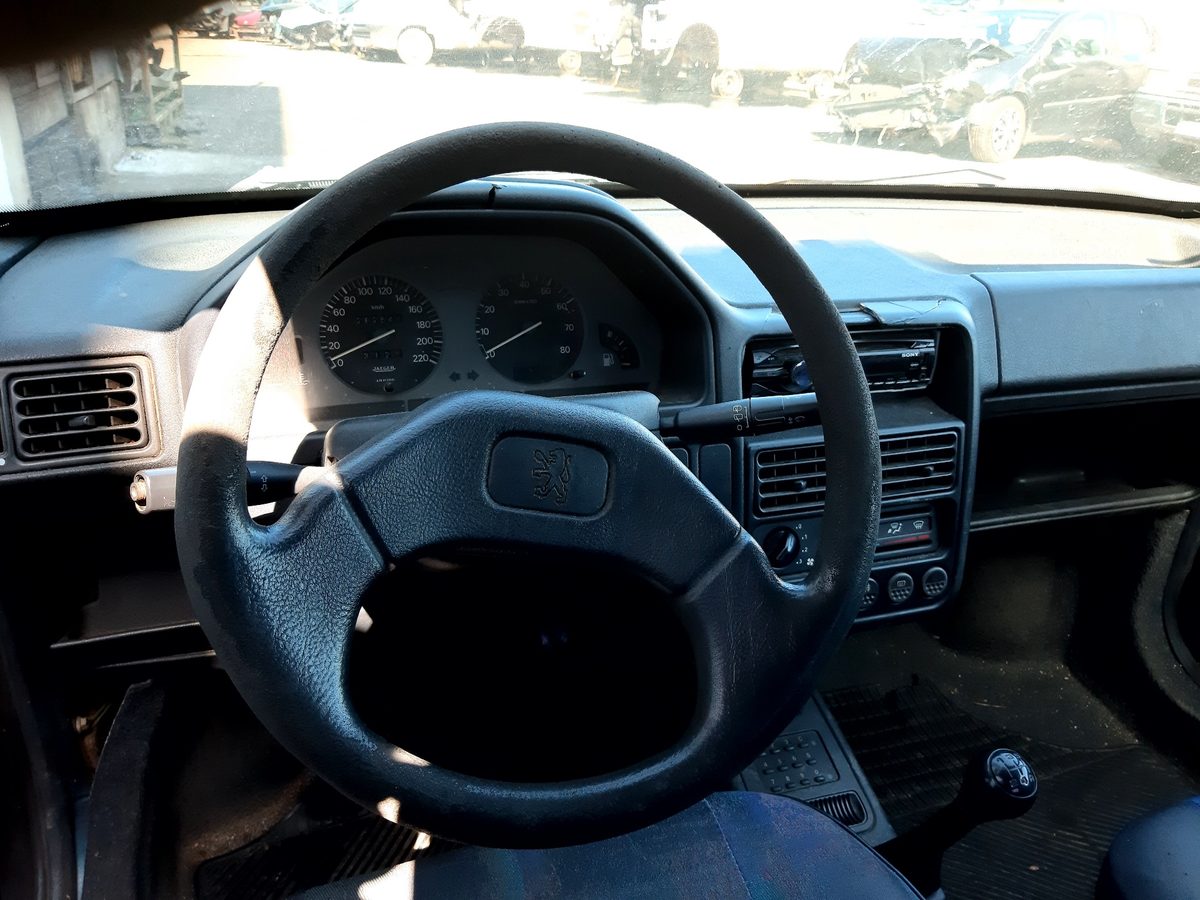 Peugeot 106 (S1) del que se desmontó esta pieza