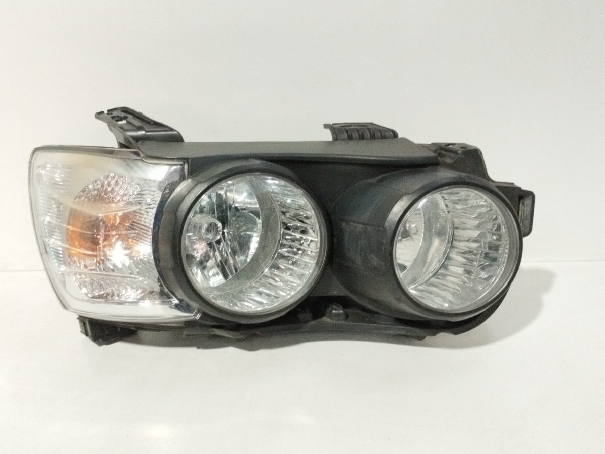 Faro Delantero Derecho Chevrolet Sonic Berlina Hatchback 2011-2016 LTZ RHD13158