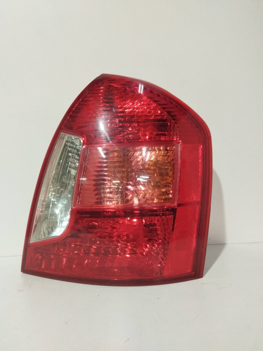 Farol Trasero Derecho Exterior Hyundai Accent (MC) 2006-2010 GL E131615