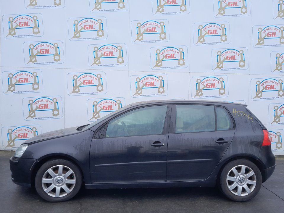 Volkswagen Golf V (1K1) del que se desmontó esta pieza