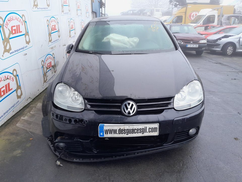 Volkswagen Golf V (1K1) del que se desmontó esta pieza