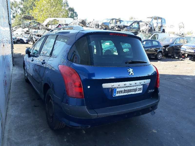 Peugeot 308 SW del que se desmontó esta pieza