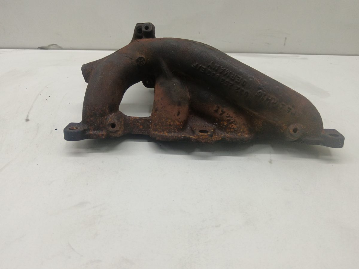 Multiple Escape Volkswagen Polo Berlina (6N1) 1994-1999 1,4 1.4L 44kW 832253833EF