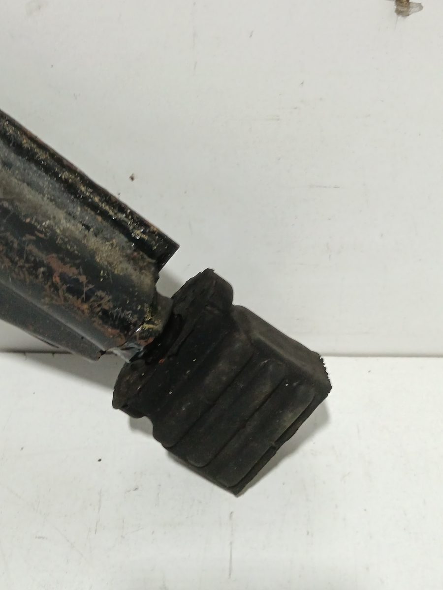 Parrilla de Suspension Inferior Trasera Izquierda Daewoo Lanos 1997-2004