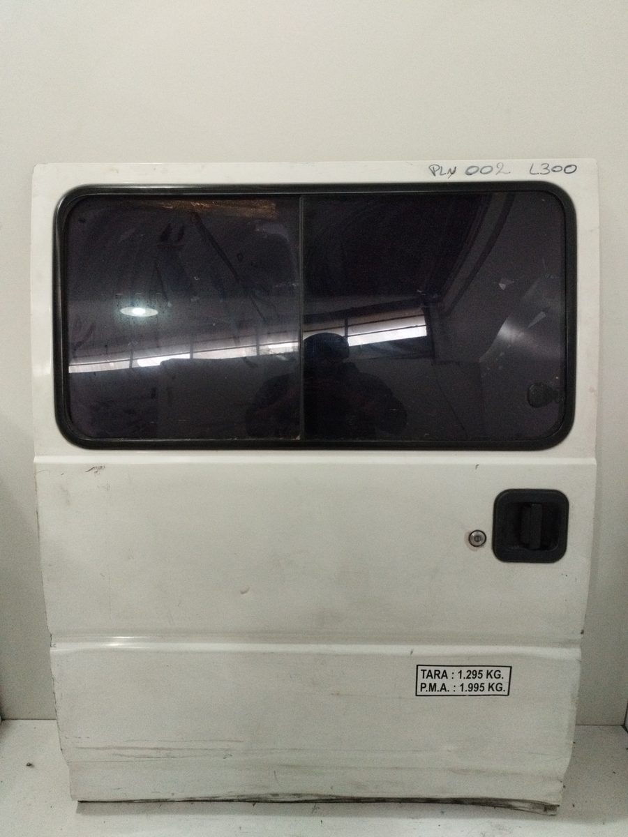 Puerta Lateral Corredera Derecha Mitsubishi L 300 (L0) 1981-Actualidad