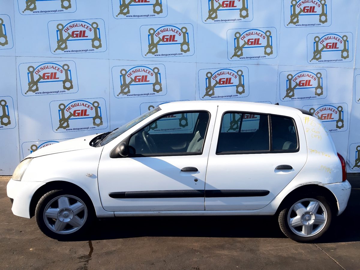 Renault Clio II Fase II (B/CB0) del que se desmontó esta pieza