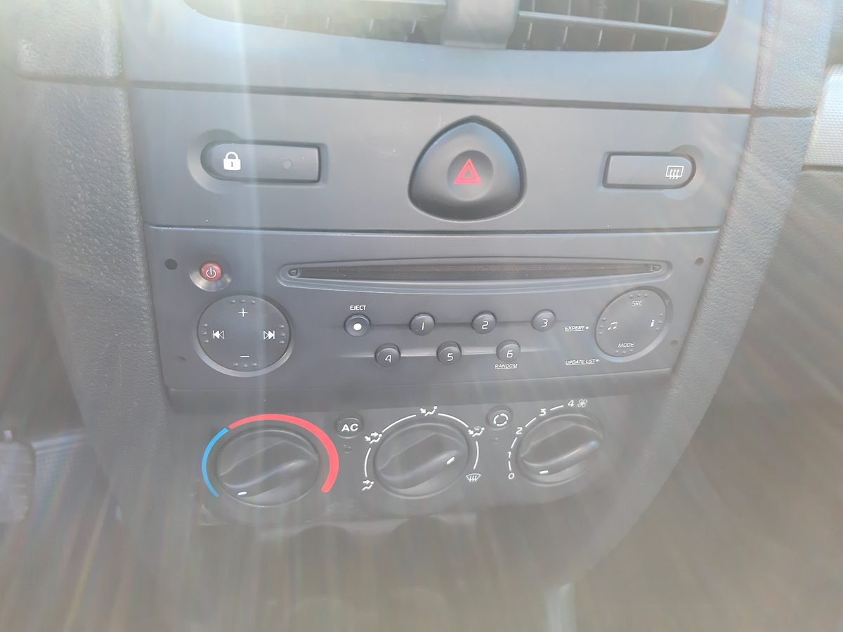 Renault Clio II Fase II (B/CB0) del que se desmontó esta pieza