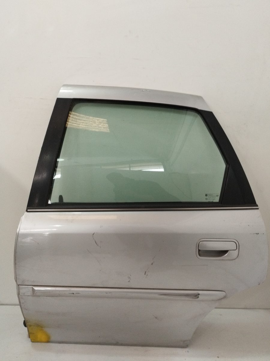 Puerta Trasera Izquierda Opel Vectra B Berlina 1995-2002 Básico