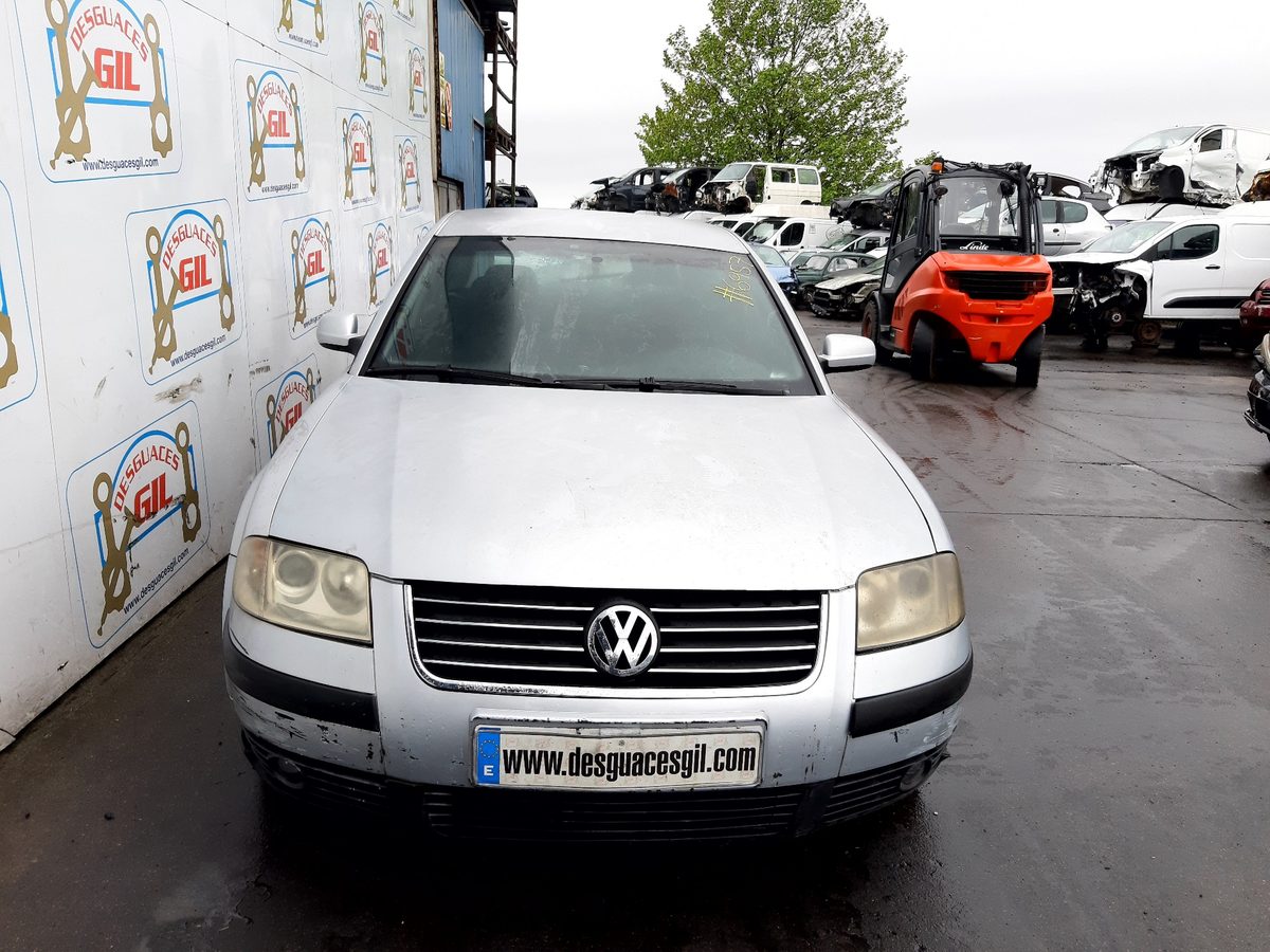 Volkswagen Passat (3B3) del que se desmontó esta pieza