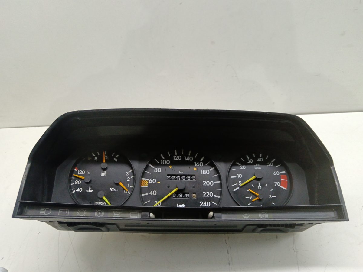 Tablero De Instrumentos Mercedes-Benz Clase C (W201) Berlina 1982-1993 2,3 2015421316