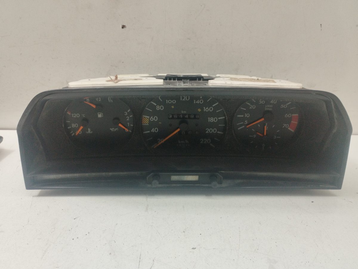 Tablero De Instrumentos Mercedes-Benz Clase C (W201) Berlina 1982-1993 2.5 Diesel 87001224