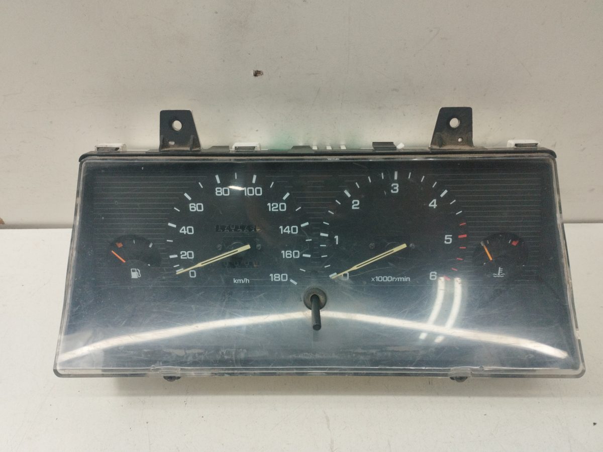 Tablero De Instrumentos Mitsubishi L 200 (K60T) 1996-1999 2.5 Diesel 2.5L 55kW MB562269