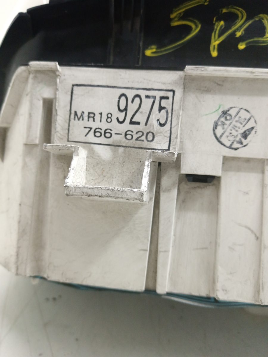Tablero de Instrumentos Mitsubishi Space Wagon (N30/N40) 1991-1996