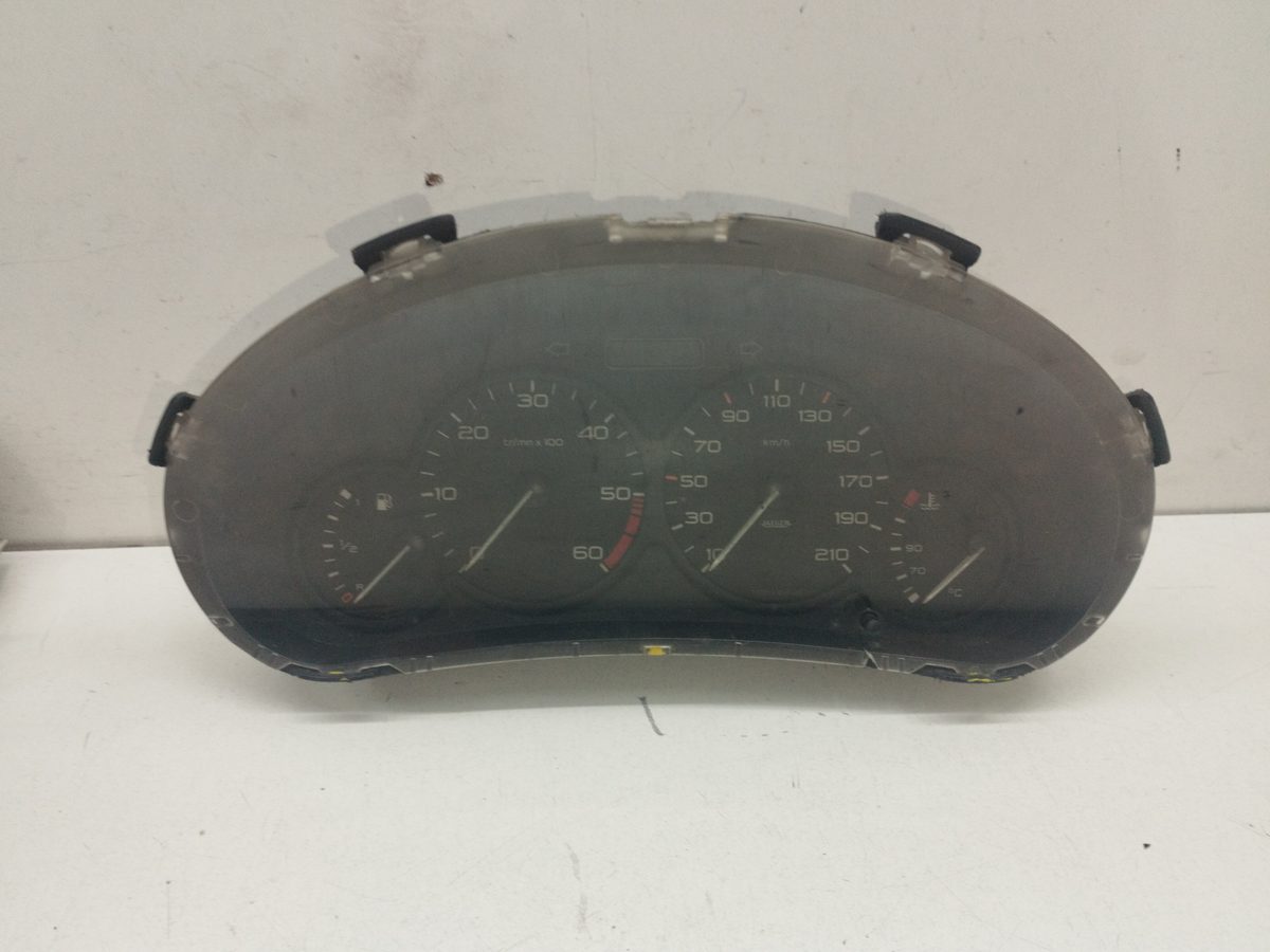 Tablero De Instrumentos Peugeot 206 Berlina 1998-2010 XR 1.9L 51kW 9634961080