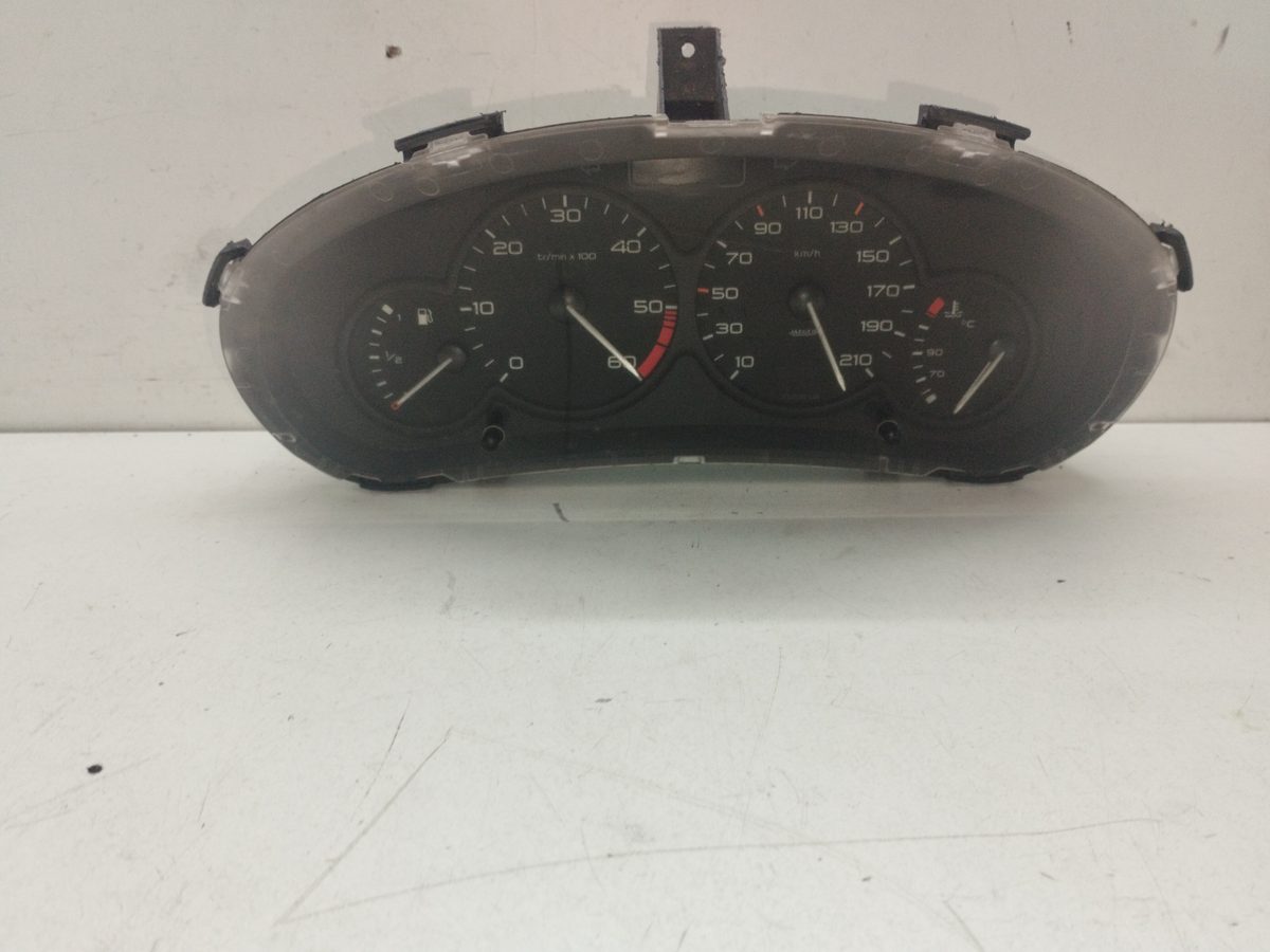 Tablero De Instrumentos Peugeot 206 Berlina 1998-2010 XR 1.9L 51kW 9645096080